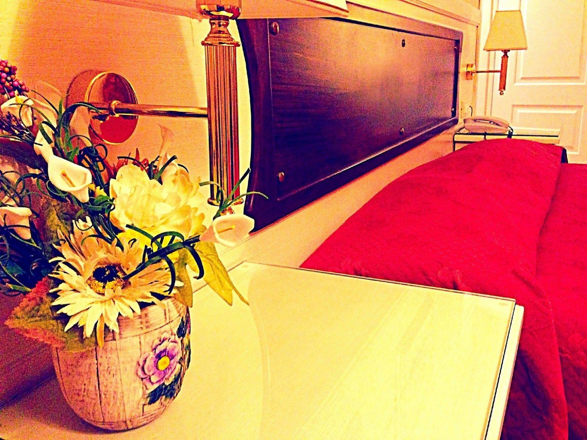 Bed and Breakfast Residenza Domiziano Rzym Zewnętrze zdjęcie